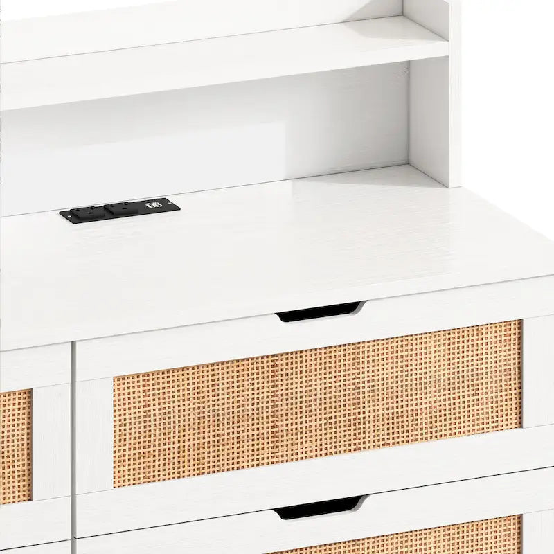 Ladekast met 6 laden, rotan accenten, LED-verlichting en stopcontact - Wit, 43,3B x 15,75D x 37,2H