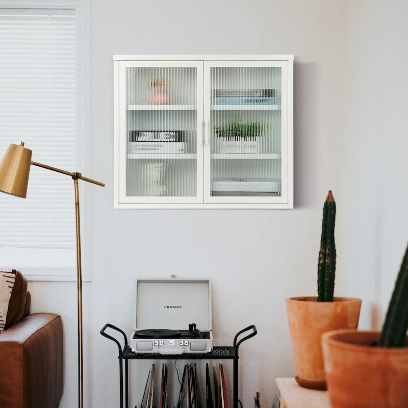 Moderne wandkast met glazen deur en uitneembare planken
